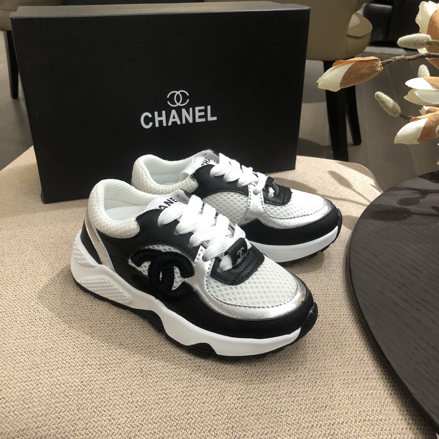 Children's shoes child
